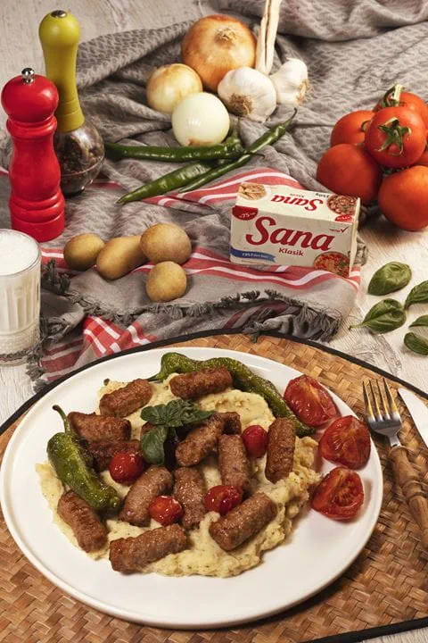 recipe image İnegöl Köfte ve Fesleğenli Patates Püresi