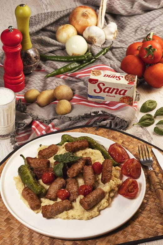recipe image İnegöl Köfte ve Fesleğenli Patates Püresi