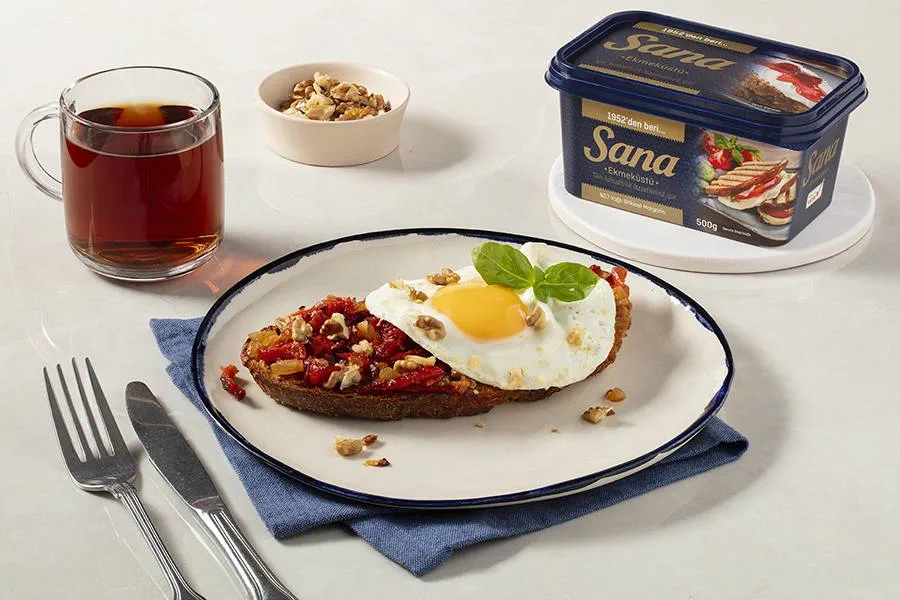 recipe image Köz Biberli ve Kaşarlı Ekmek Üstü Yumurta