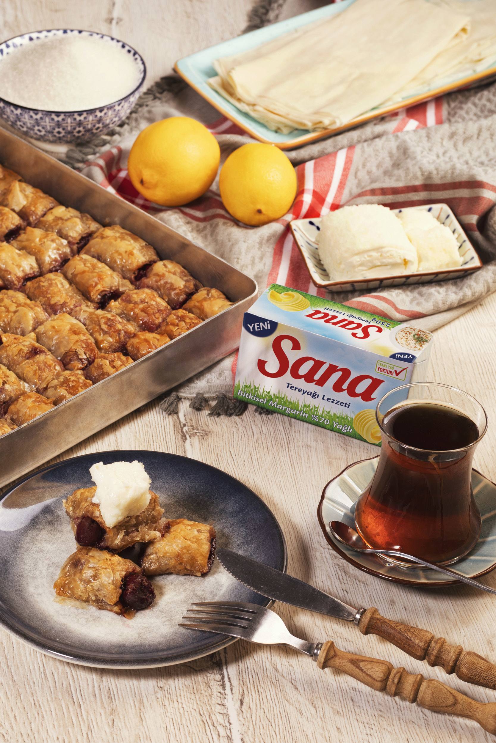 recipe image Vişneli Tahinli Baklava