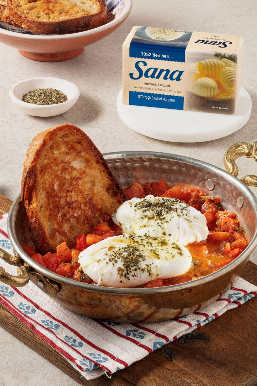 recipe image Pembe Domates ve Nane Soslu Çılbır