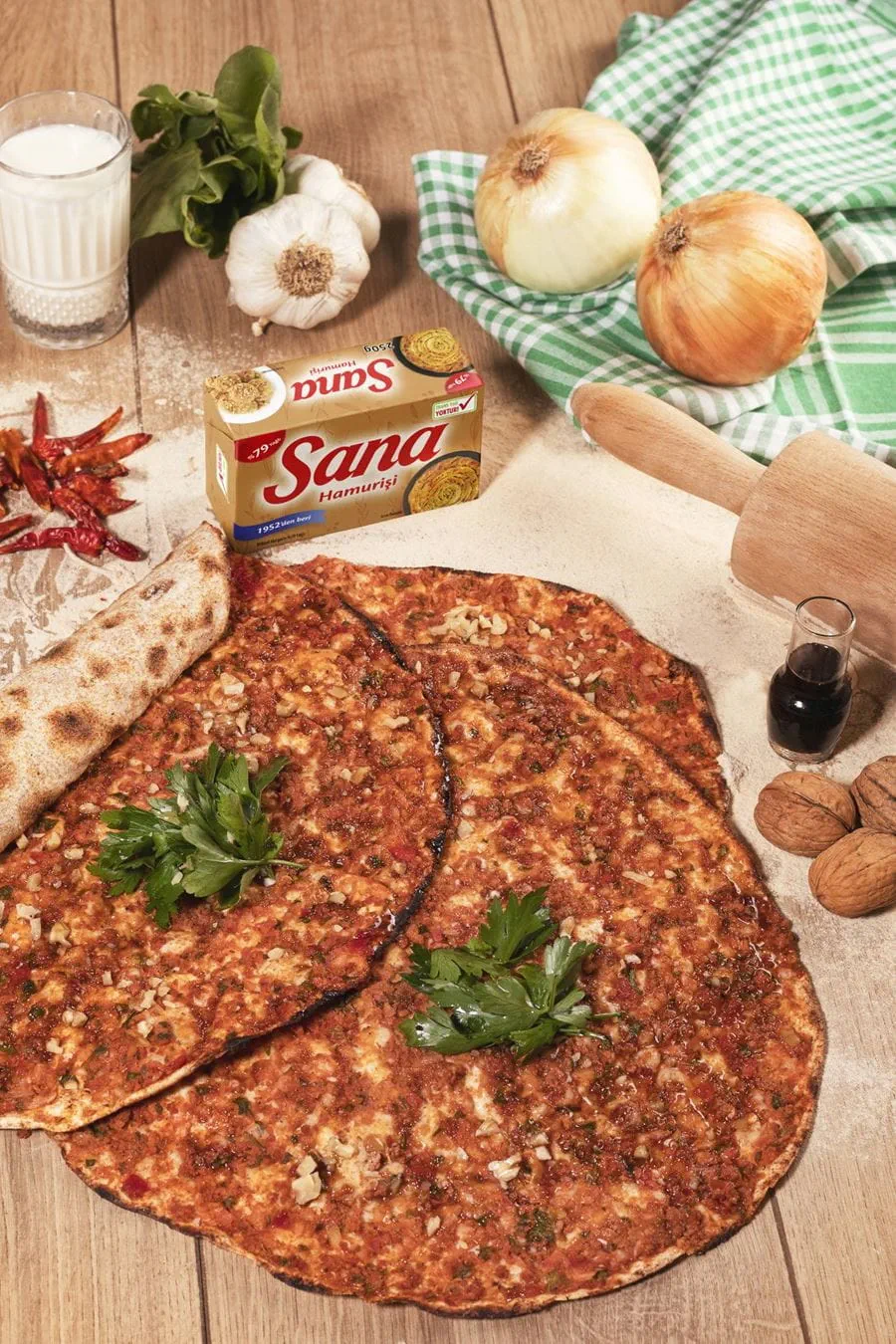 recipe image Cevizli ve Nar Ekşili Tava Lahmacun