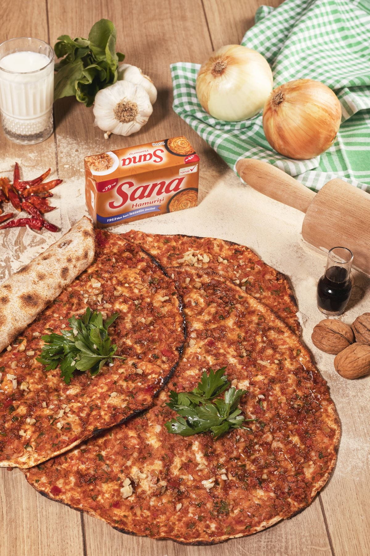 recipe image Cevizli ve Nar Ekşili Tava Lahmacun