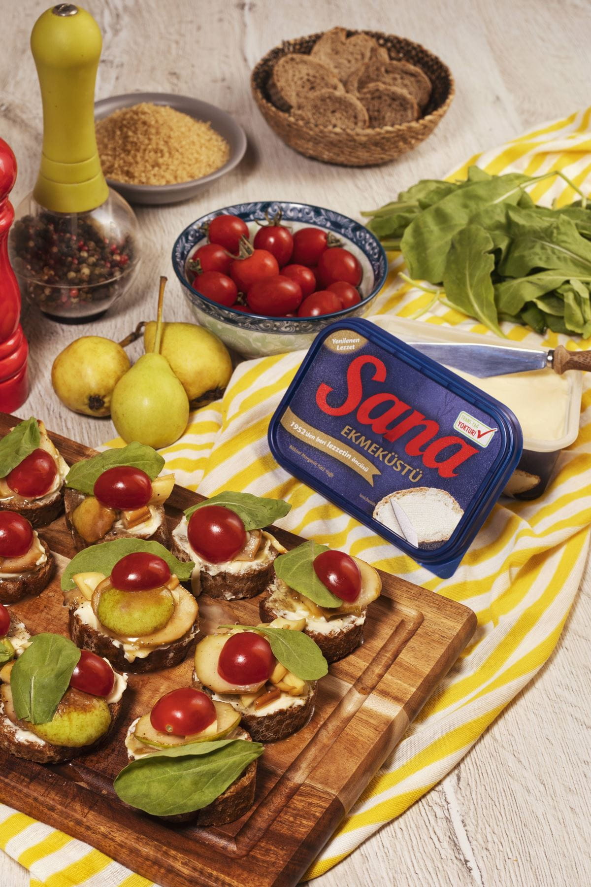 recipe image Karamelize Armut ve İsli Çerkez Peynirli Dilimler
