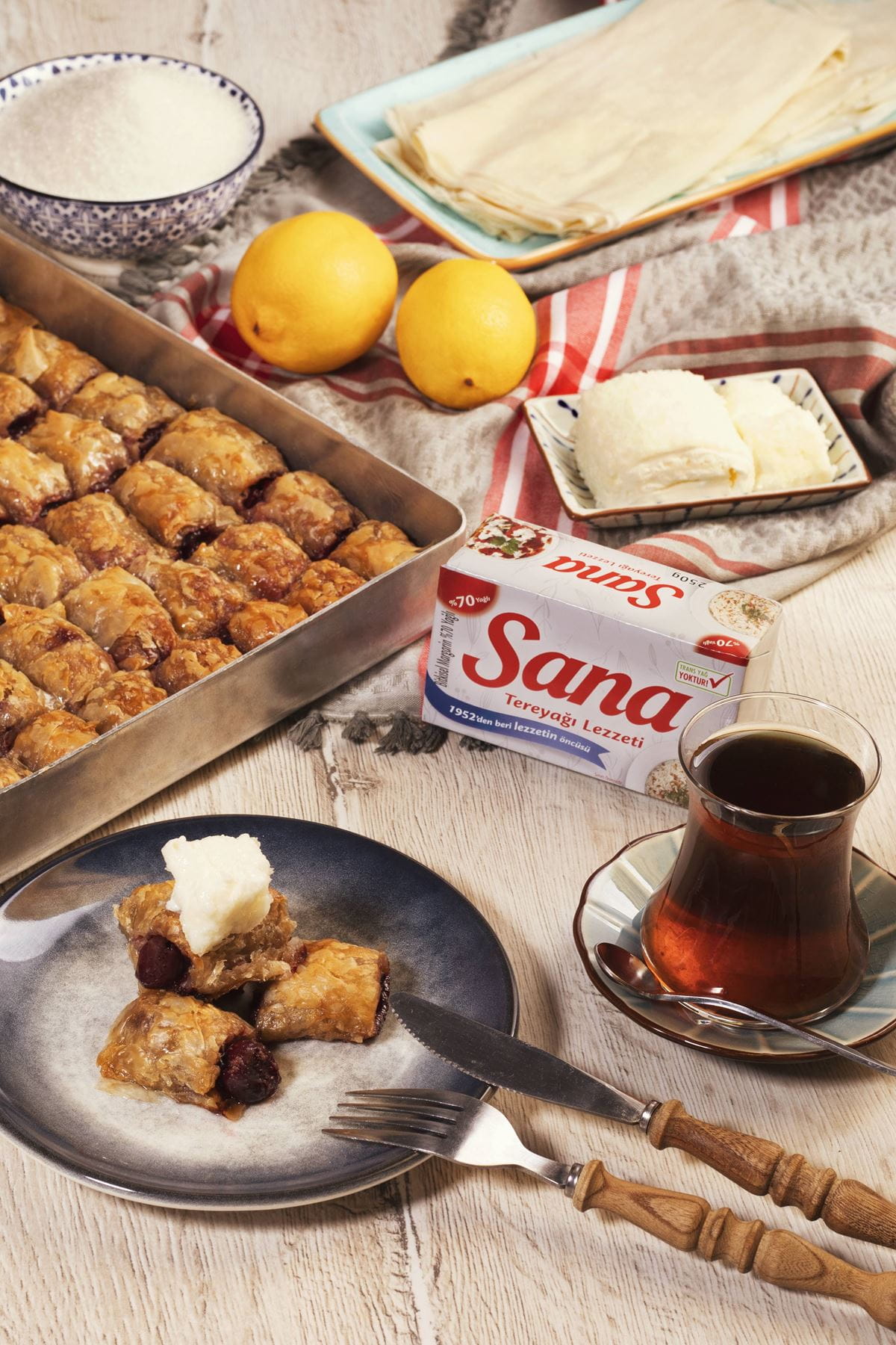 recipe image Vişneli Tahinli Baklava
