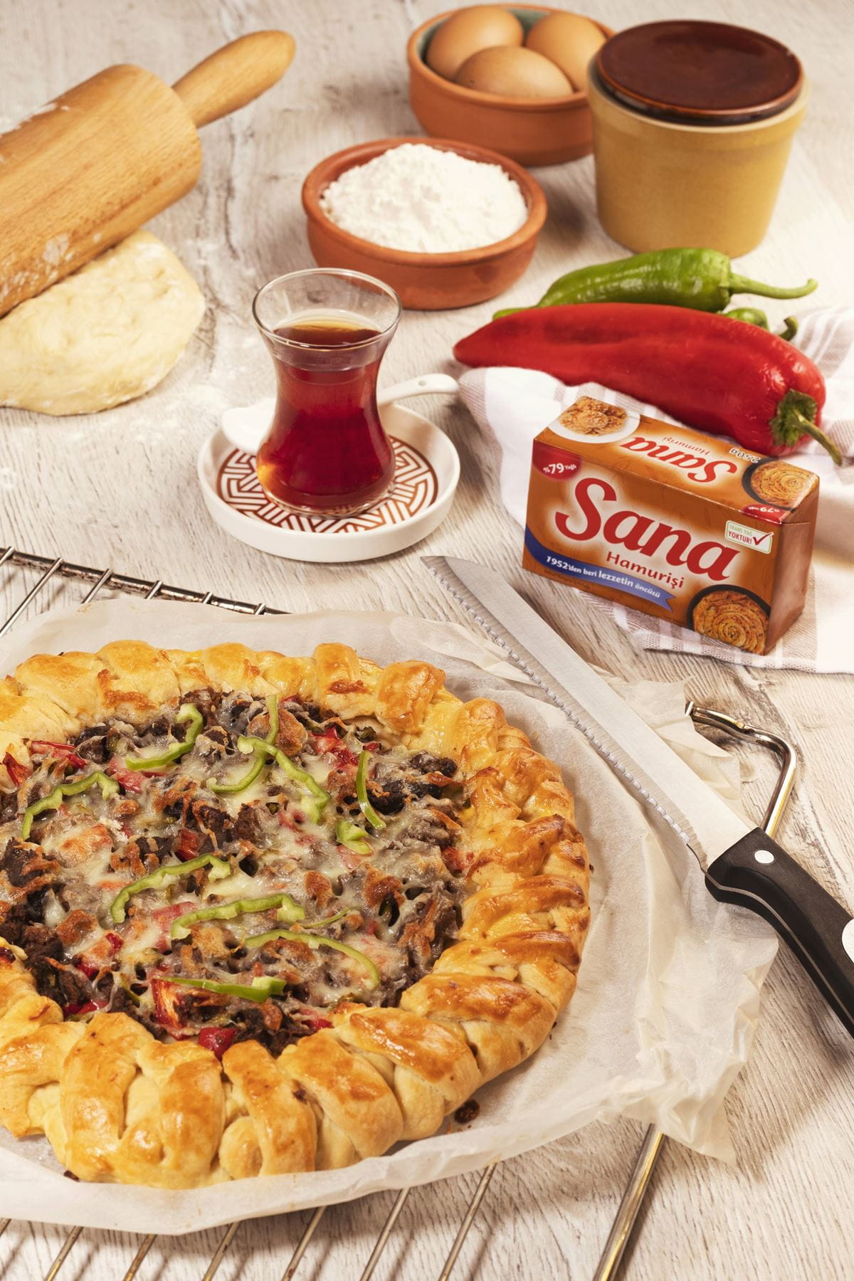 recipe image Kavurmalı Kaşarlı Tepsi Poğaçası